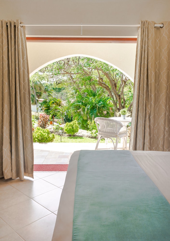 Room, Garden View - Photo 4