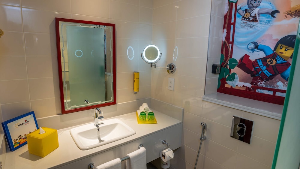 LEGO® NINJAGO® Fully Themed Family Suite with park access photo 3