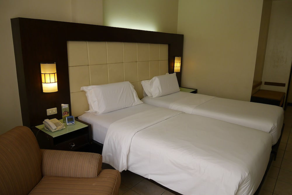 Deluxe Twin (2 Single Beds) photo 2
