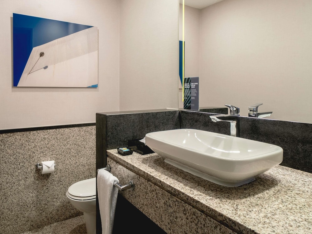 Executive Suite, 1 King Bed, Club Lounge Access