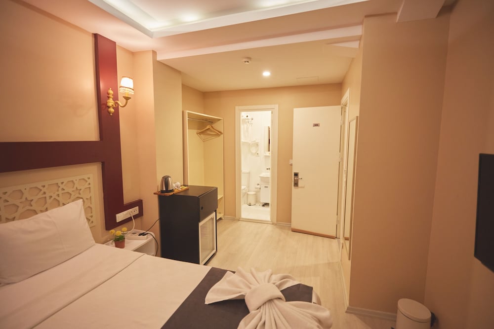 Family Room, 2 Bedrooms, 2 Bathrooms, Ground Floor photo 2