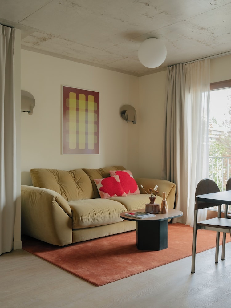 One-Bedroom Apartment photo 1
