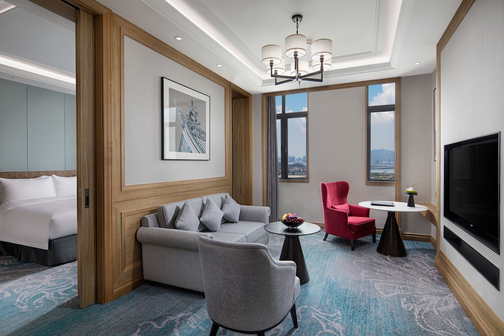 Deluxe Suite - Photo 5