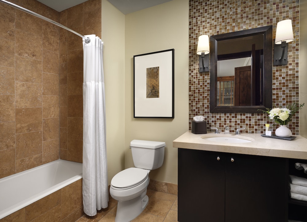 2 Bedroom Residence (2 Bath/1 with tub and separate shower) photo 3
