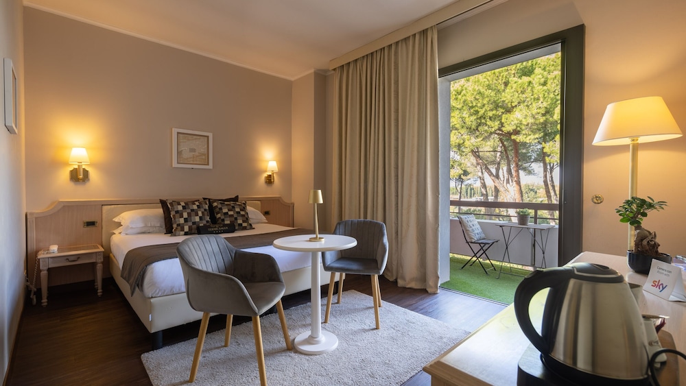 Superior Double Room, 1 Double Bed or 2 Twin Beds, Garden View (Spa Access Included) - Photo 4