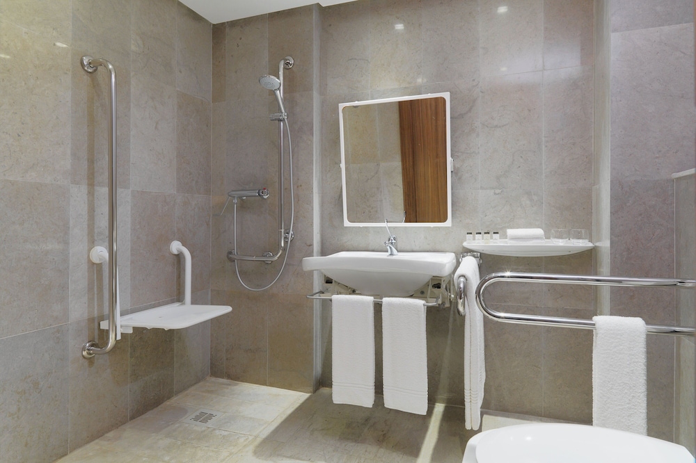 Deluxe Room, 1 King Bed, Balcony - Photo 7
