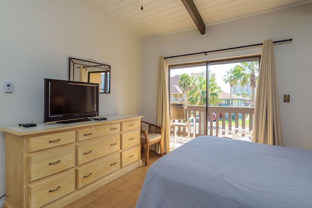 Standard Condo, 1 Queen Bed with Sofa bed, Balcony, Resort View photo 3