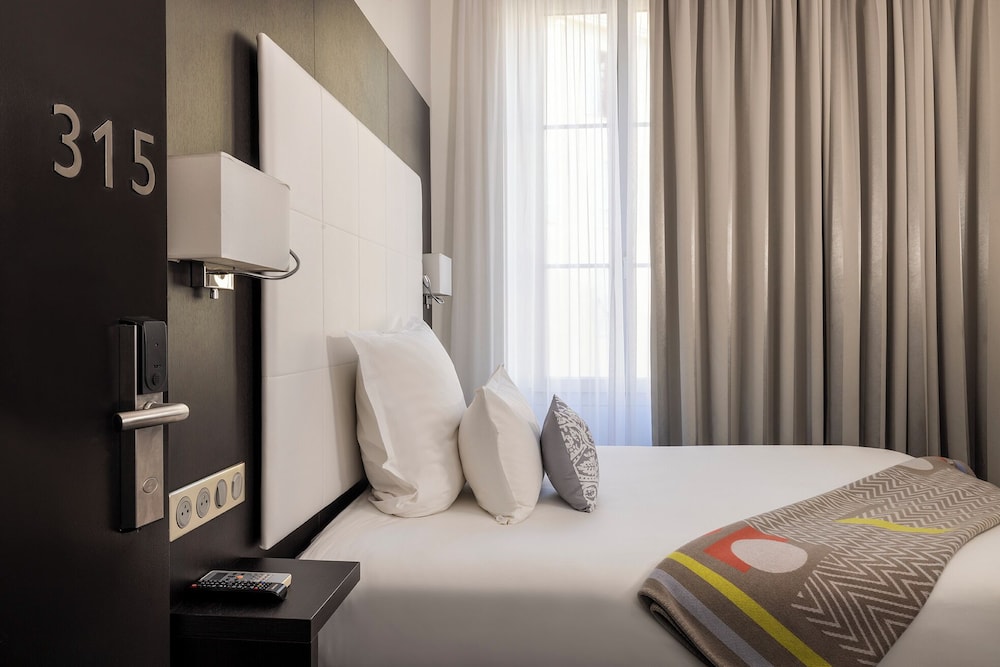 Club Single Room