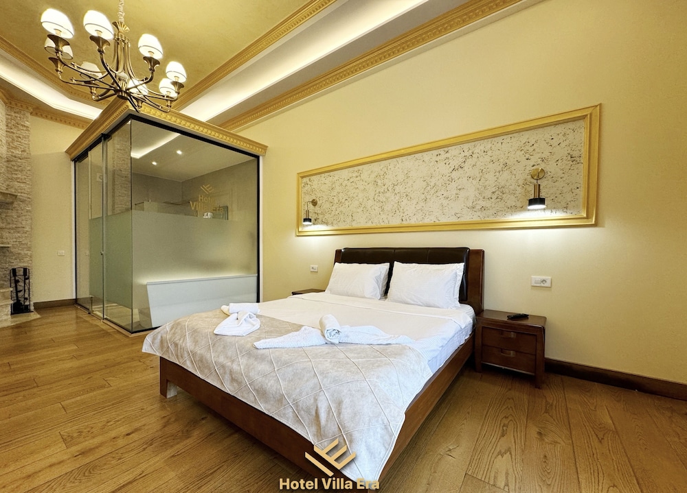 Deluxe Room, Fireplace, Poolside photo 1