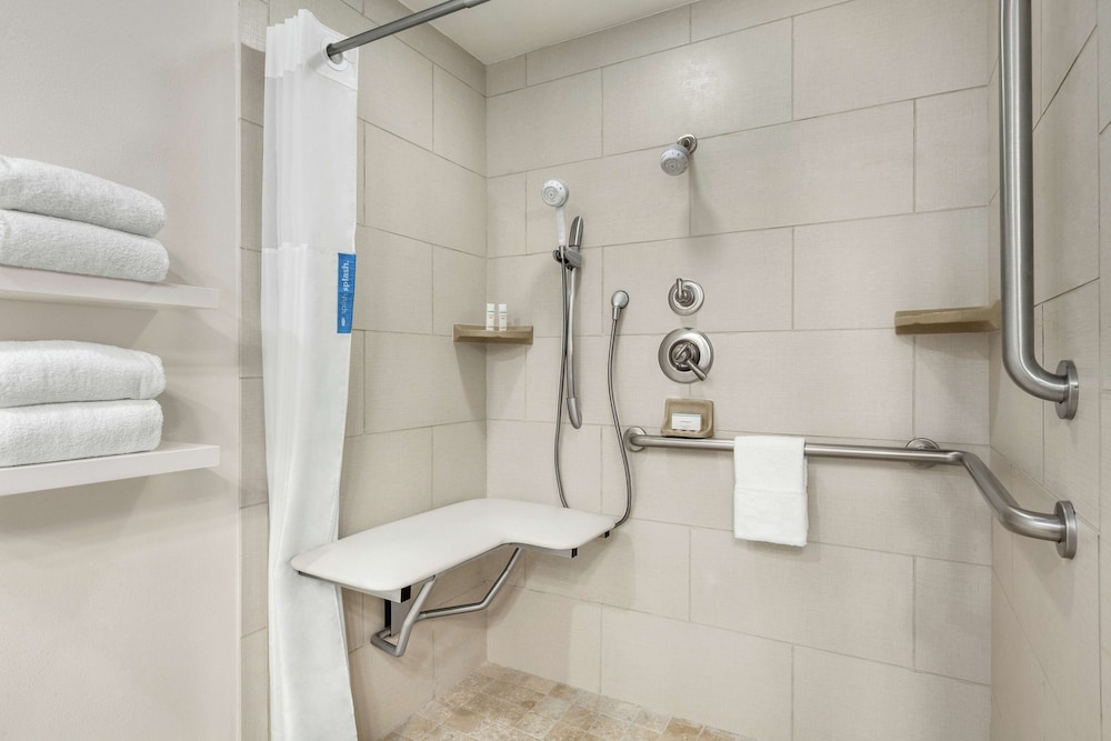 Room, 1 Queen Bed, Accessible, Non Smoking (Roll in shower) - Photo 3