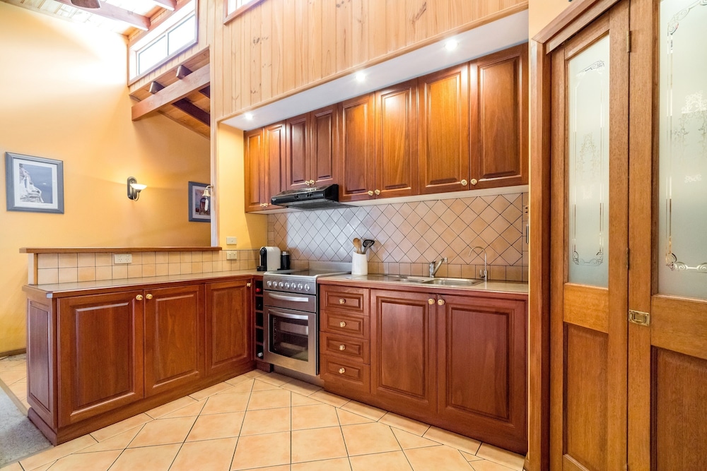 Deluxe 4 Bedroom House with Tri-Bunk Bed and Beach Views photo 2