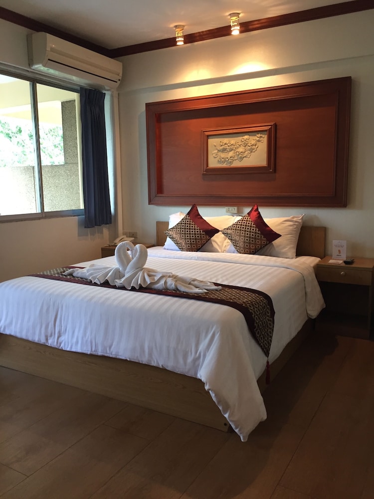 Superior Room, 1 King Bed photo 3