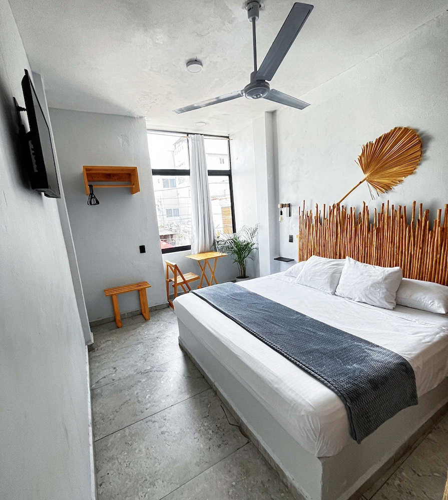 Basic Room, 1 King Bed photo 1