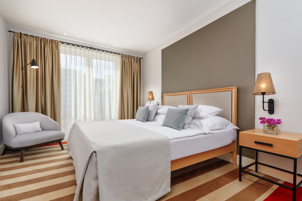 Standard Double or Twin Room photo 1