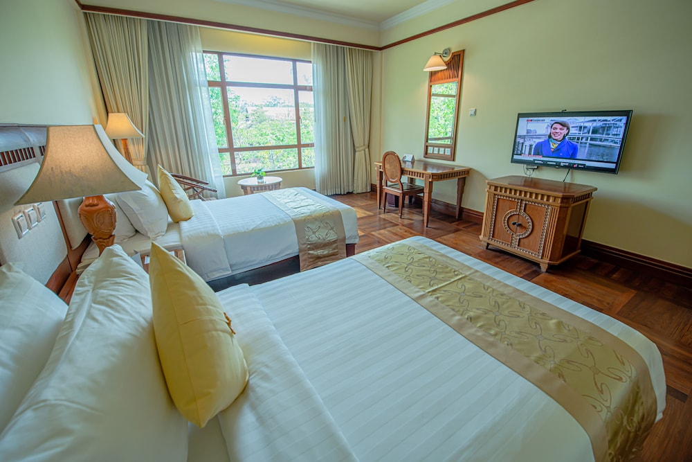 Deluxe Twin Room City View - Photo 4