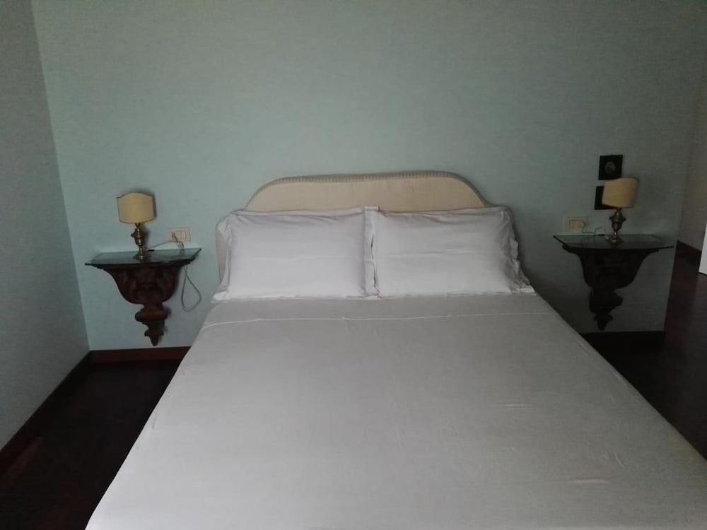 Deluxe Suite, Jetted Tub photo 1