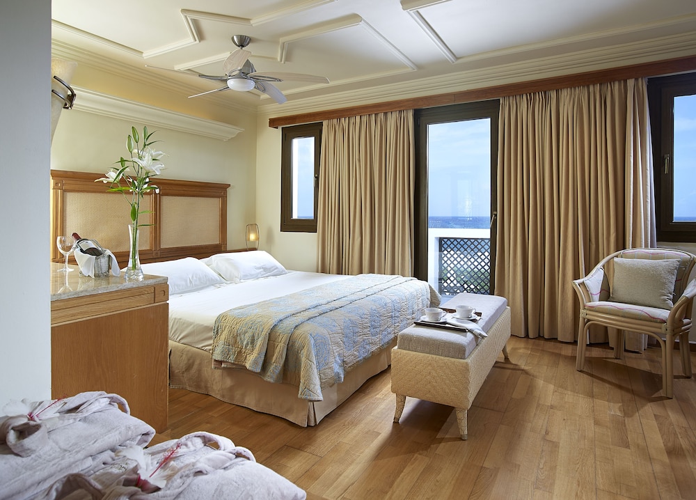 Junior Suite (Sharing Pool)