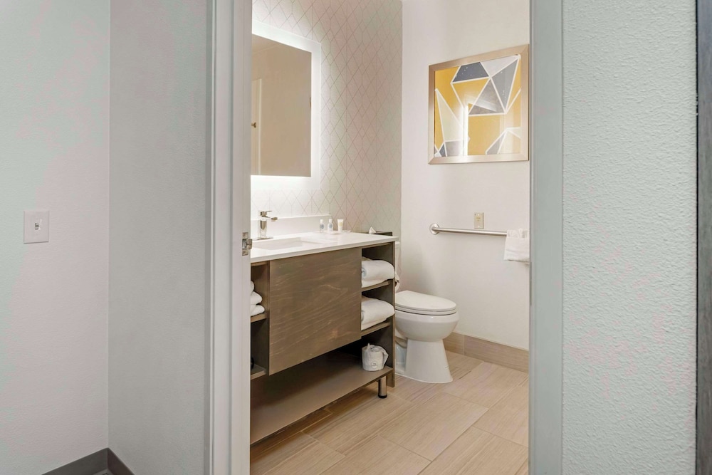 Suite - Photo 3