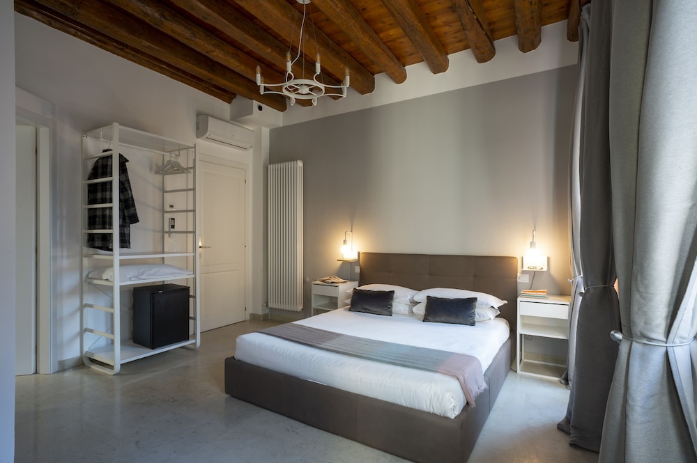 Deluxe Triple Room photo 2