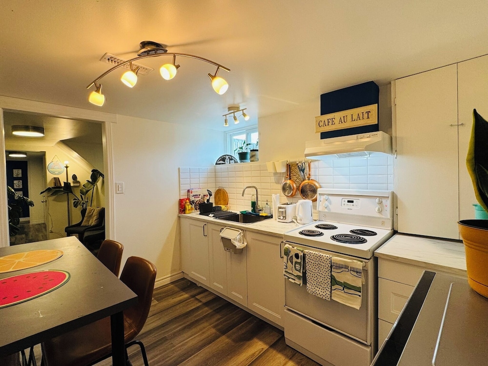 Sunrise BnB with Free Parking — photo 29