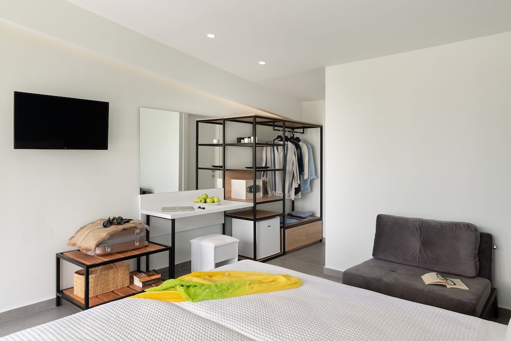 Superior Triple Room photo 2