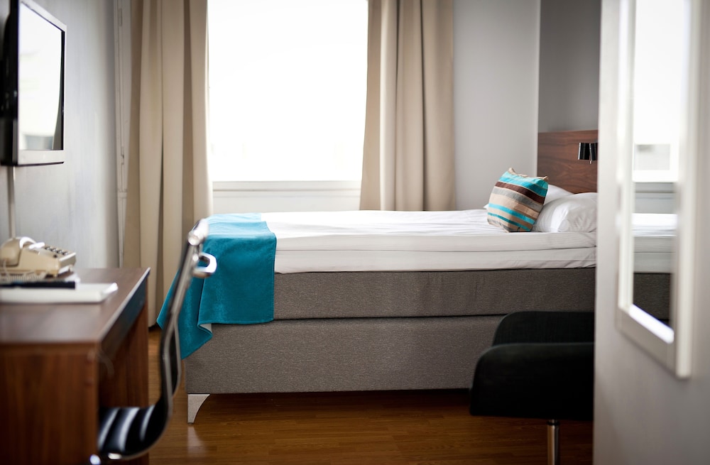 Standard Room, 1 Queen Bed - Photo 2