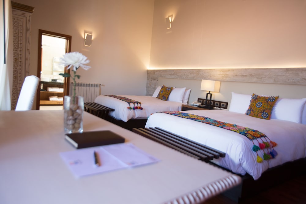 Deluxe Suite, 2 Queen Beds, City View, Tower photo 1