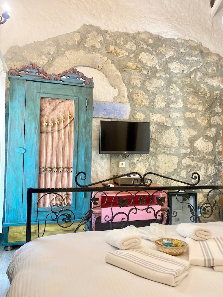 Deluxe Triple Room, 1 Bedroom, Non Smoking, City View photo 2