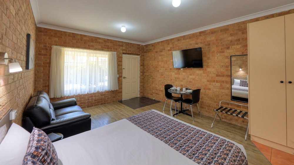 Motel Suite photo 2