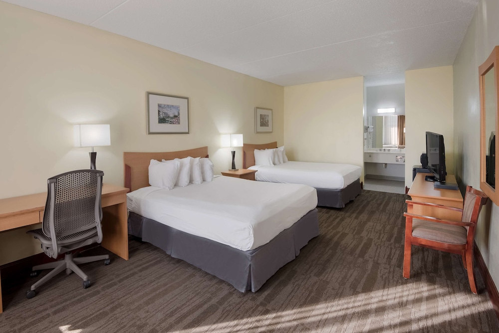 Standard Room, 2 Queen Beds, Non Smoking, Refrigerator & Microwave - Photo 1