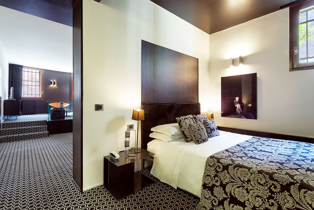 Suite, 1 Queen Bed photo 1