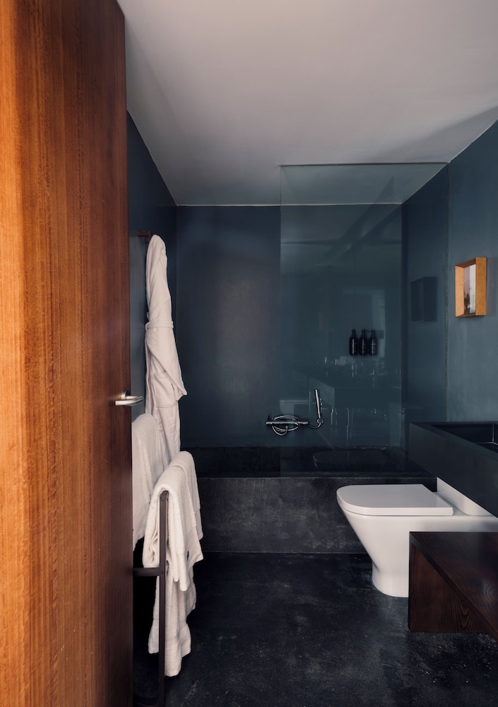 Two-bedroom Land Suite - Photo 7