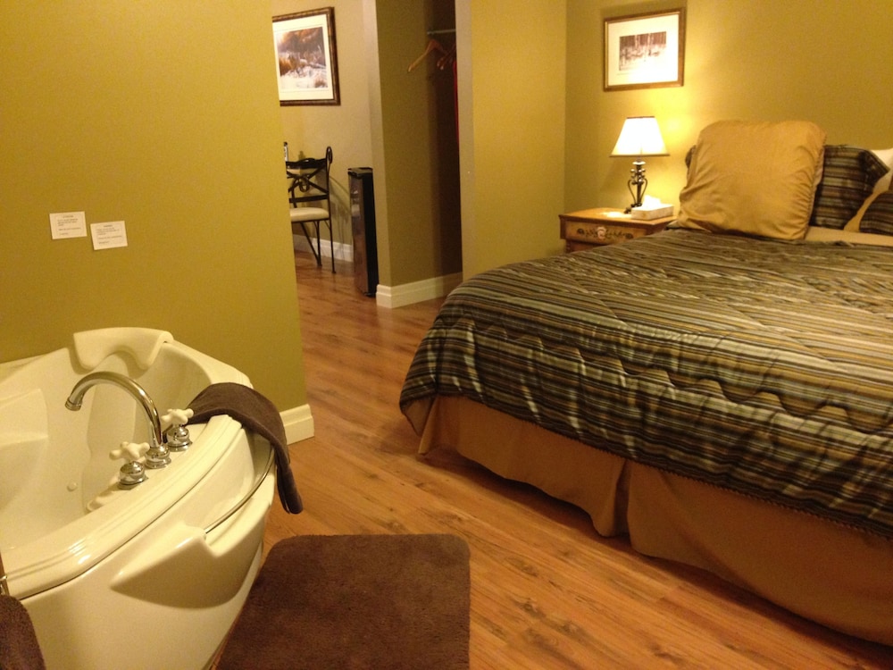 Royal Suite, 1 King Bed with Sofa bed photo 3