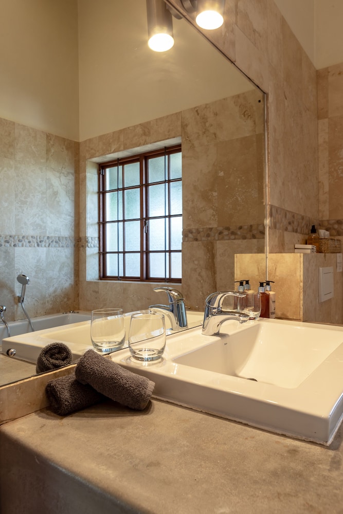 Honeymoon Suite, Multiple Beds - Photo 19
