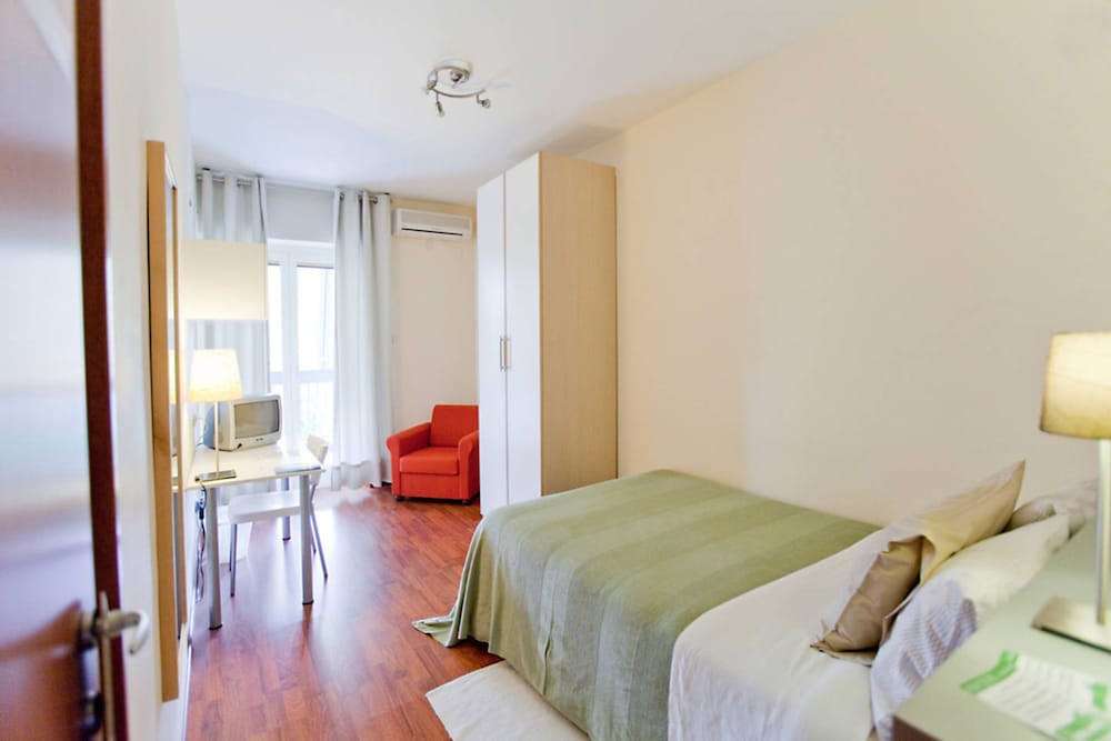 Standard Single Room, Shared Bathroom