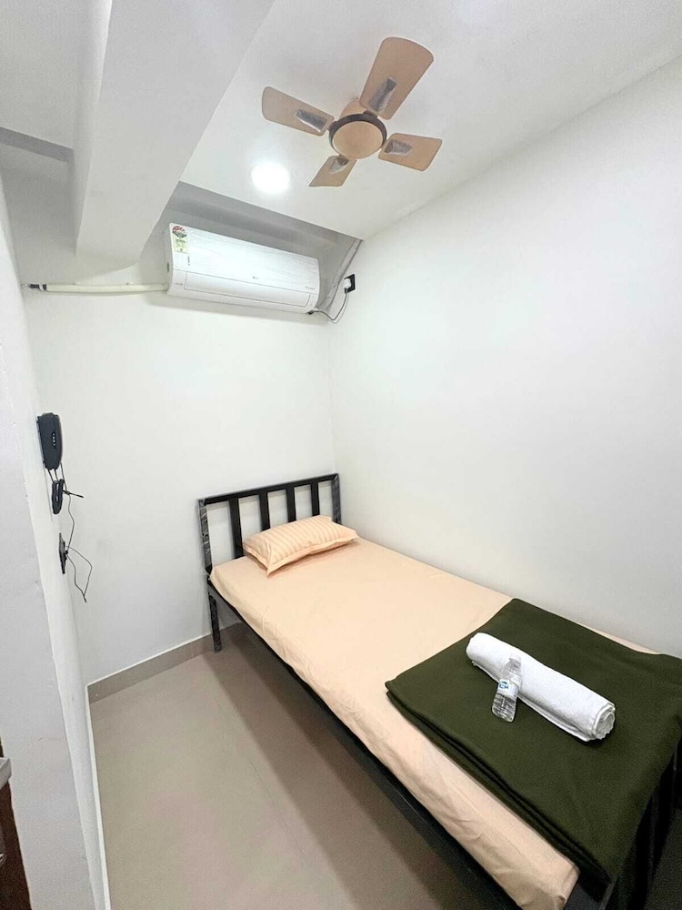 Senior Single Room photo 3