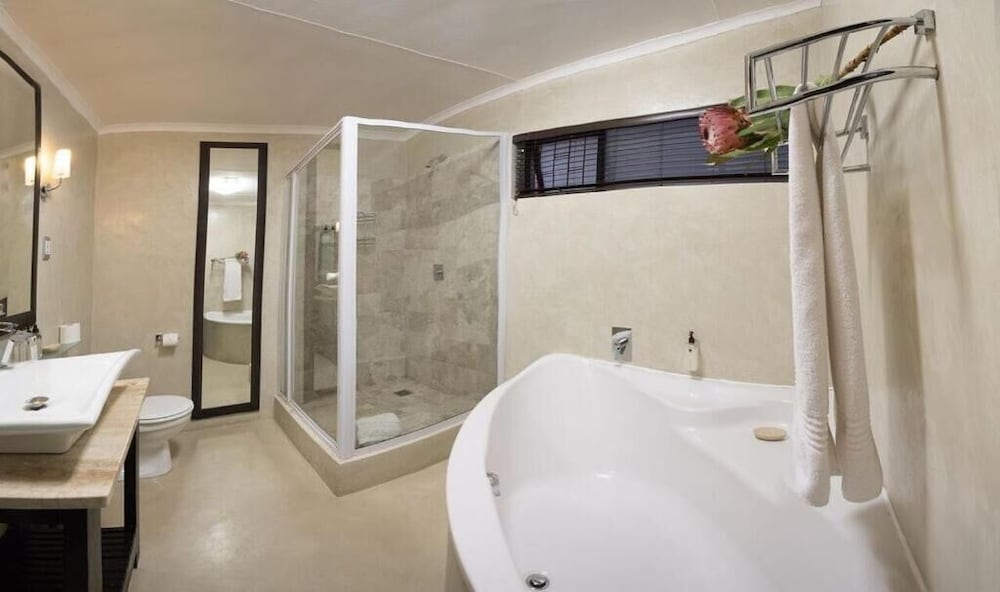 Contemporary Stone Room photo 2