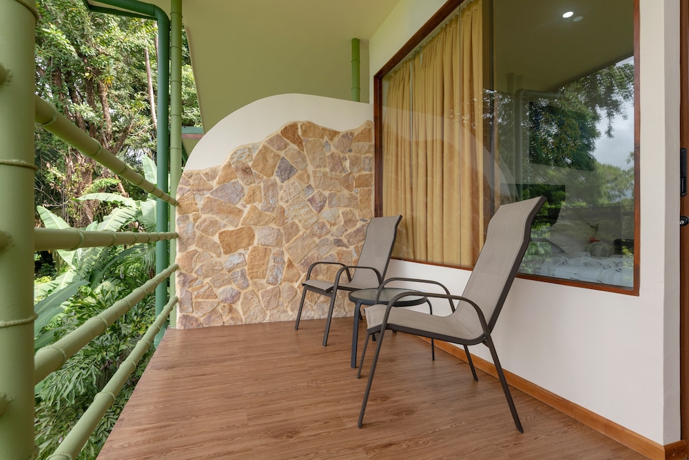 Junior Suite with Ocean View - Photo 10