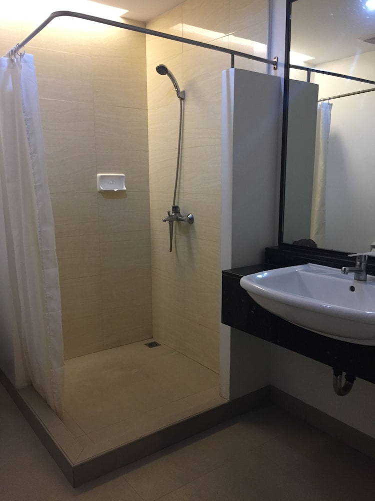 Deluxe Room, 1 King Bed - Photo 3