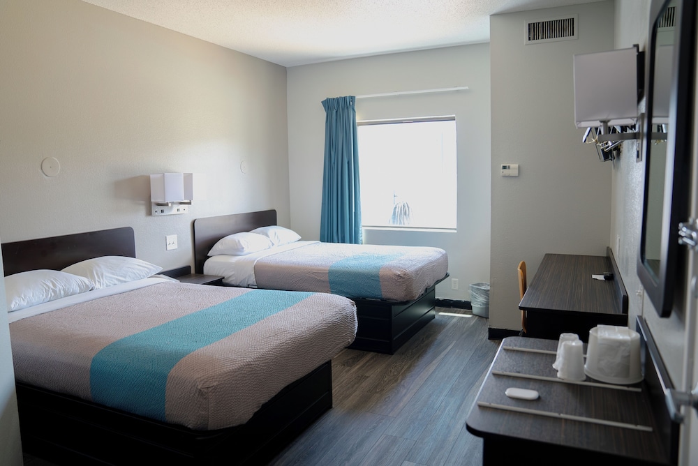 Deluxe Room, 2 Double Beds, Non Smoking, Refrigerator & Microwave photo 1