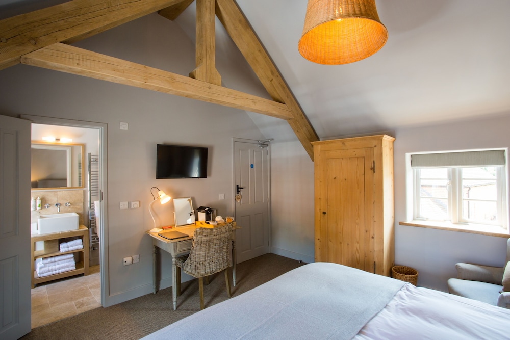 Standard Double Room, 1 King Bed photo 3