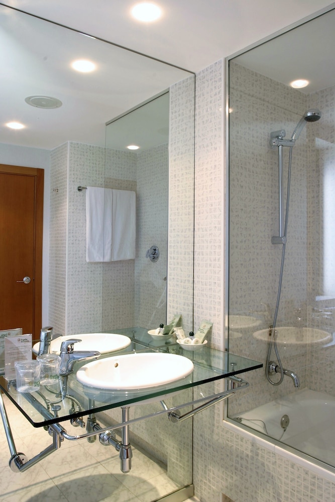 Standard Double Room Single Use - Photo 5