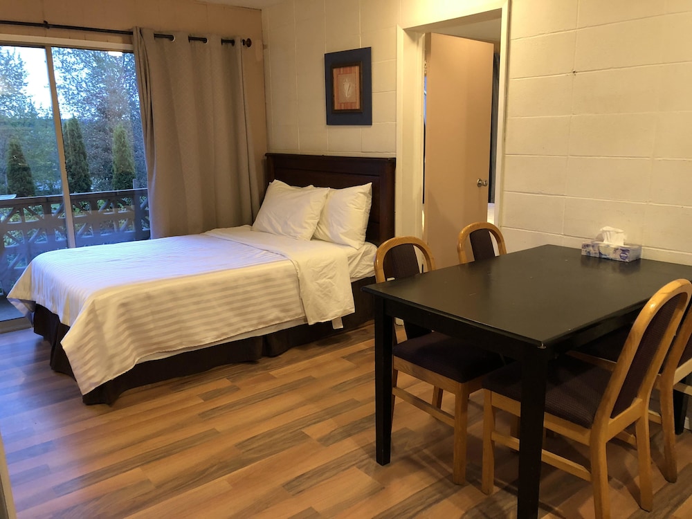 Family Suite, 2 Bedrooms, Balcony, Sea View photo 2