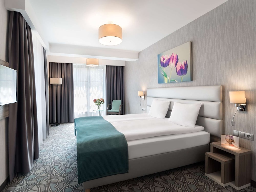 Standard Room, 1 King Bed photo 3