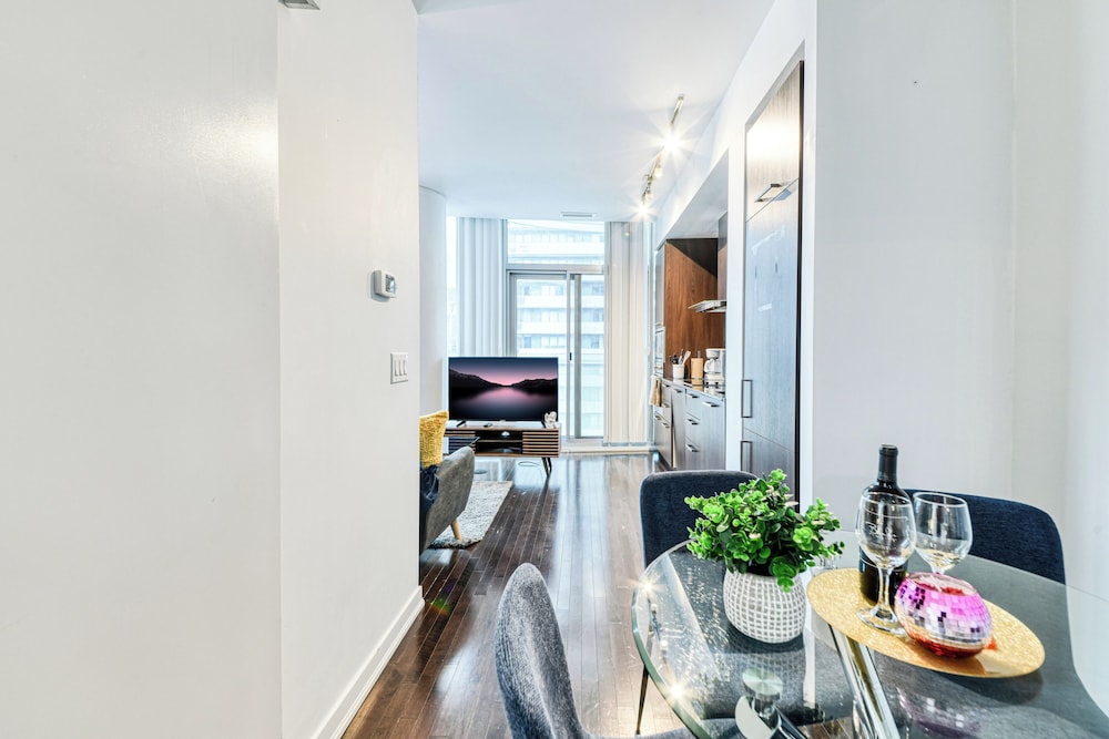 Traditional Apartment thumbnail 6