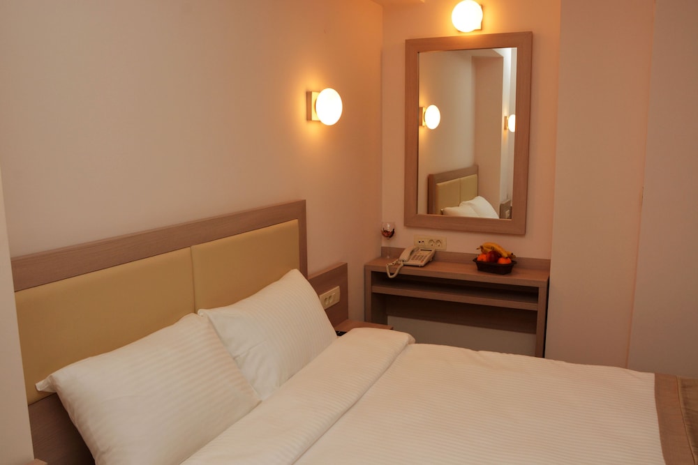 Standard Room, 1 Double Bed, City View photo 3
