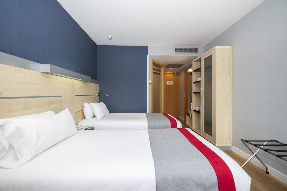 Standard Room, 2 Twin Beds (Free Breakfast) - Photo 3