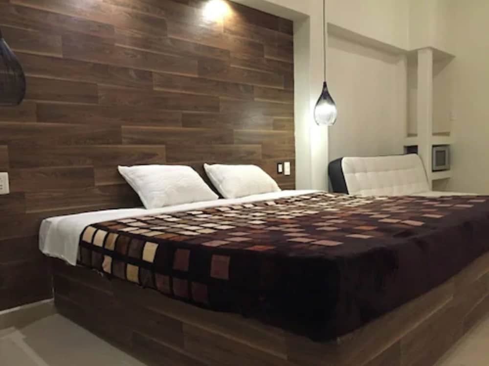 Standard Triple Room, Jetted Tub photo 3