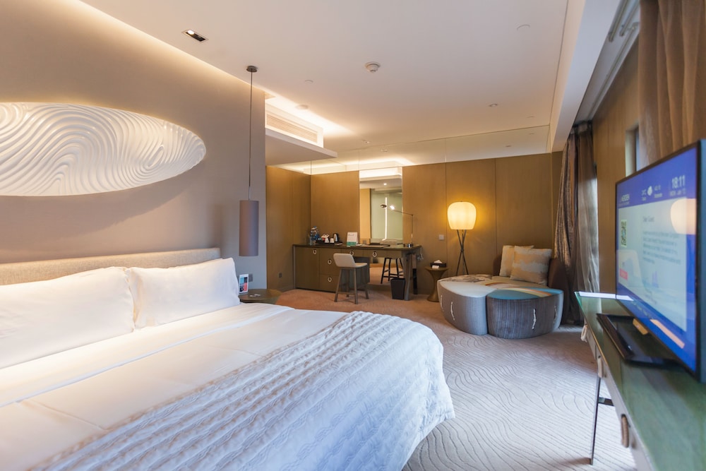 Superior Room, 1 King Bed, City View