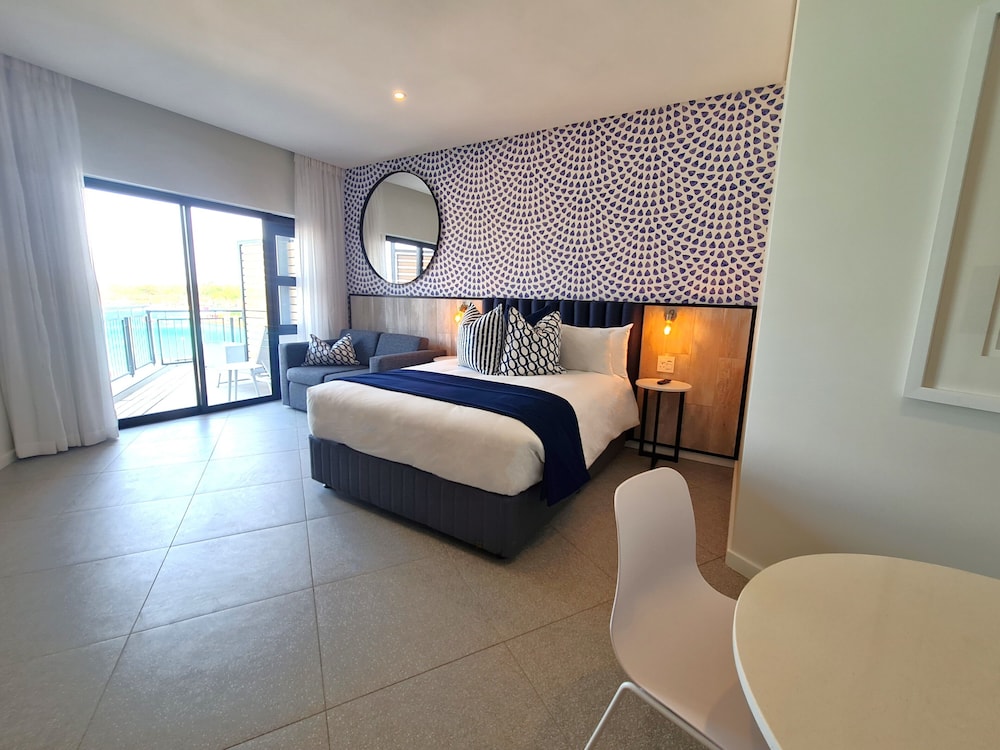 Deluxe Room, 1 Queen Bed with Sofa bed, Non Smoking, City View